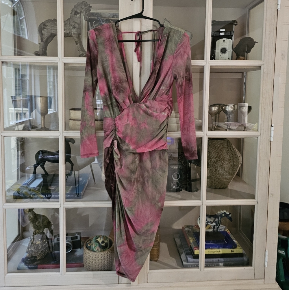 Luxxel Tie Dye Ruched Midi Dress - Picture 7 of 10